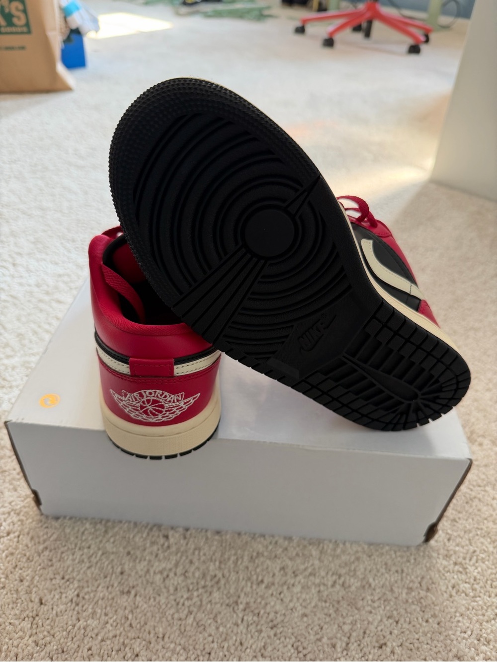 NWT Women’s Air Jordan 1 Low Size 6.5 - Picture 5 of 6